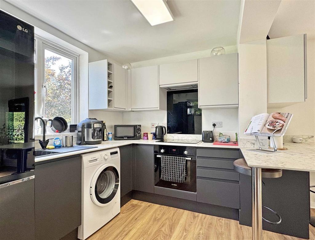 Kitchen b.jpg