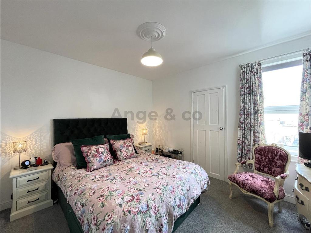 11 BED1.jpg