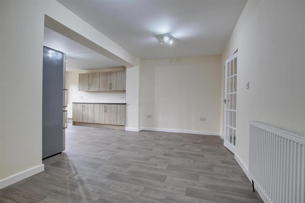 Day/dining room