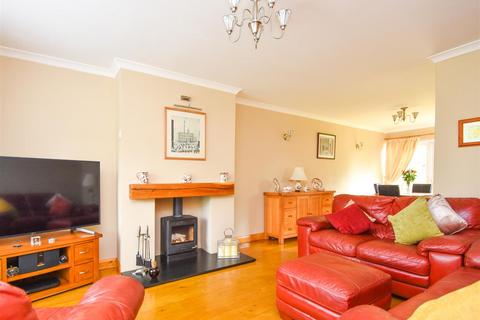 23 Chequers Avenue, Wombourne, Wolverhampton, WV5 9BE