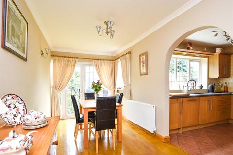 23 Chequers Avenue, Wombourne, Wolverhampton, WV5 9BE