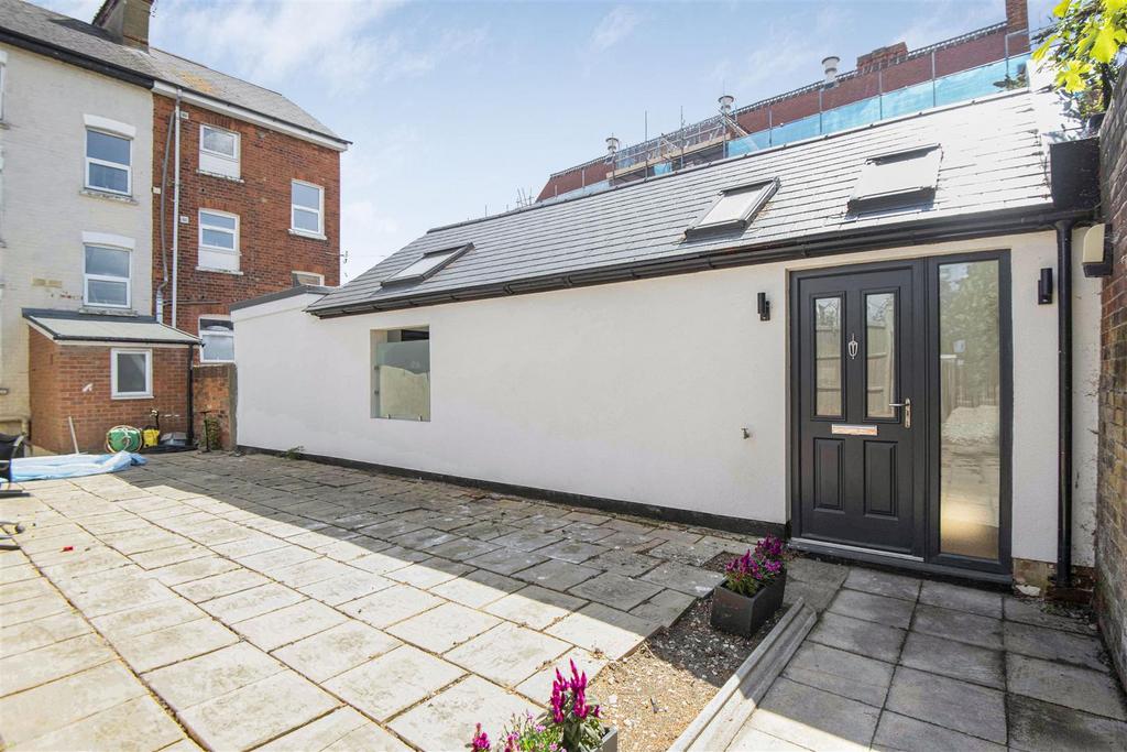 Stanley Grove 1 bed for sale £215,000
