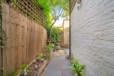 Flat B, 119 Railton Road, London, SE24 0LR