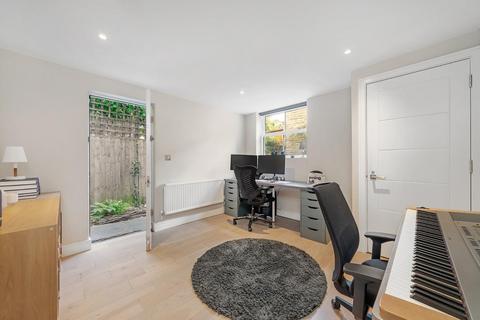 Flat B, 119 Railton Road, London, SE24 0LR