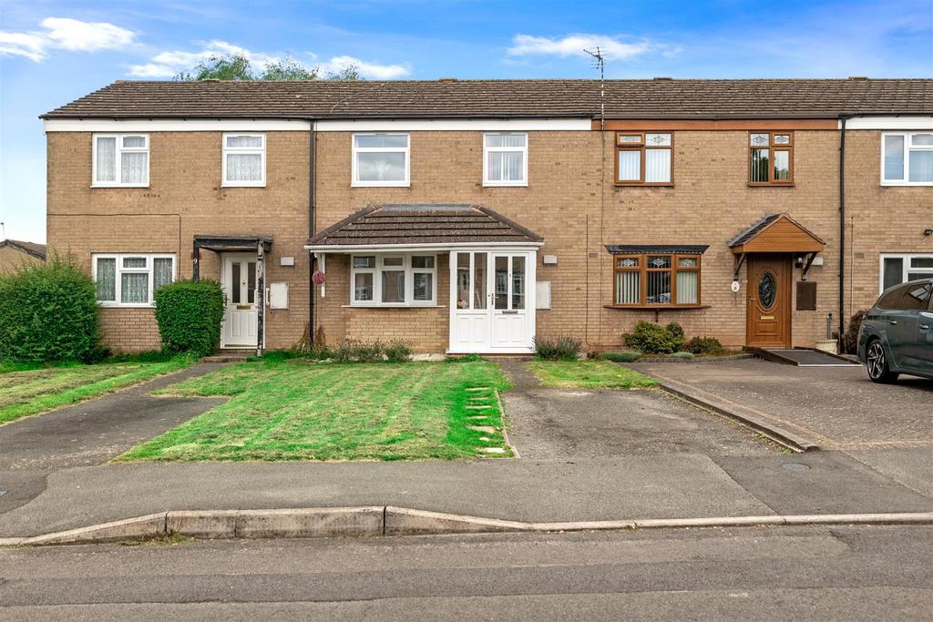 Robins Way, Grove Farm, Nuneaton 3 bed terraced house £175,000