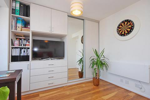 1 bedroom flat for sale, Curtis Drive, London W3