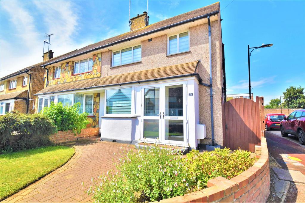Denton Avenue, WestcliffOnSea 3 bed semidetached house for sale £