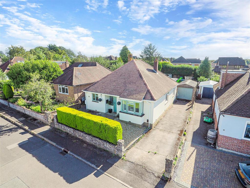 Horndean, Hampshire 3 bed detached bungalow for sale £500,000