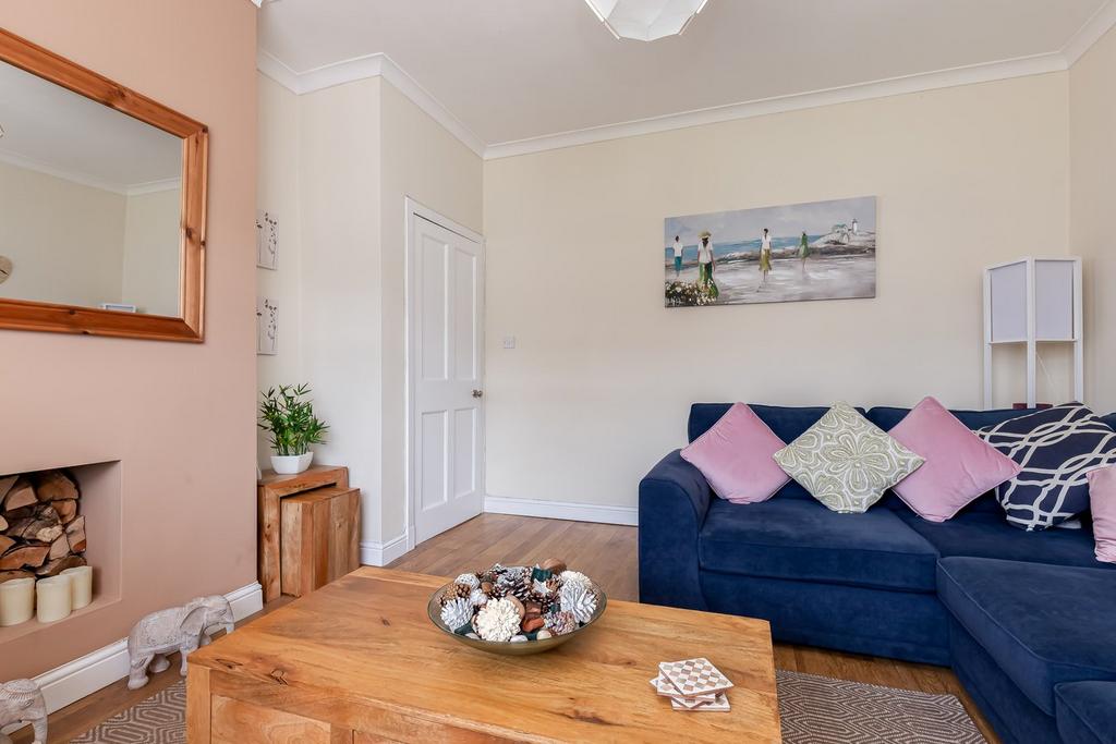 Crewe Road North, Crewe, Edinburgh, EH5 3 bed semidetached house for