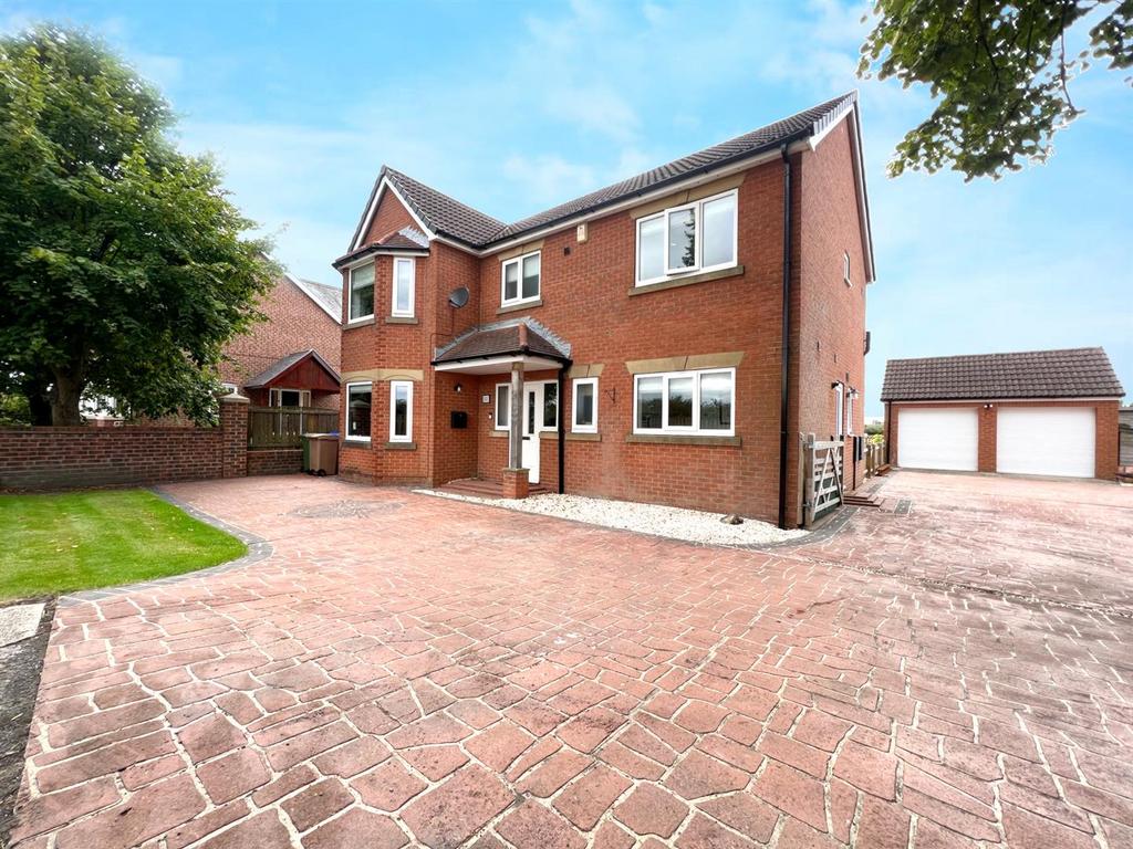 Main Road, Newport, Brough 4 bed detached house for sale £425,000
