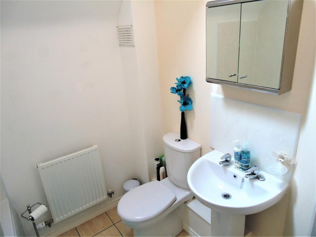 07 - Bathroom.jpg