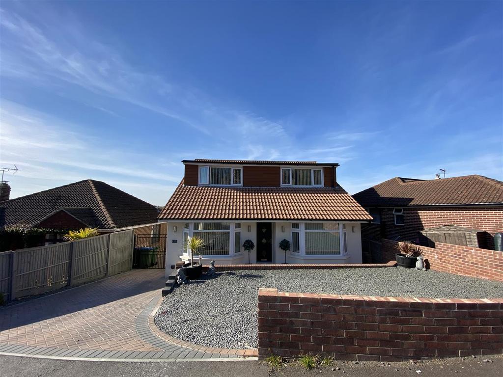 Riverside Avenue, Wallington 4 bed detached house £560,000