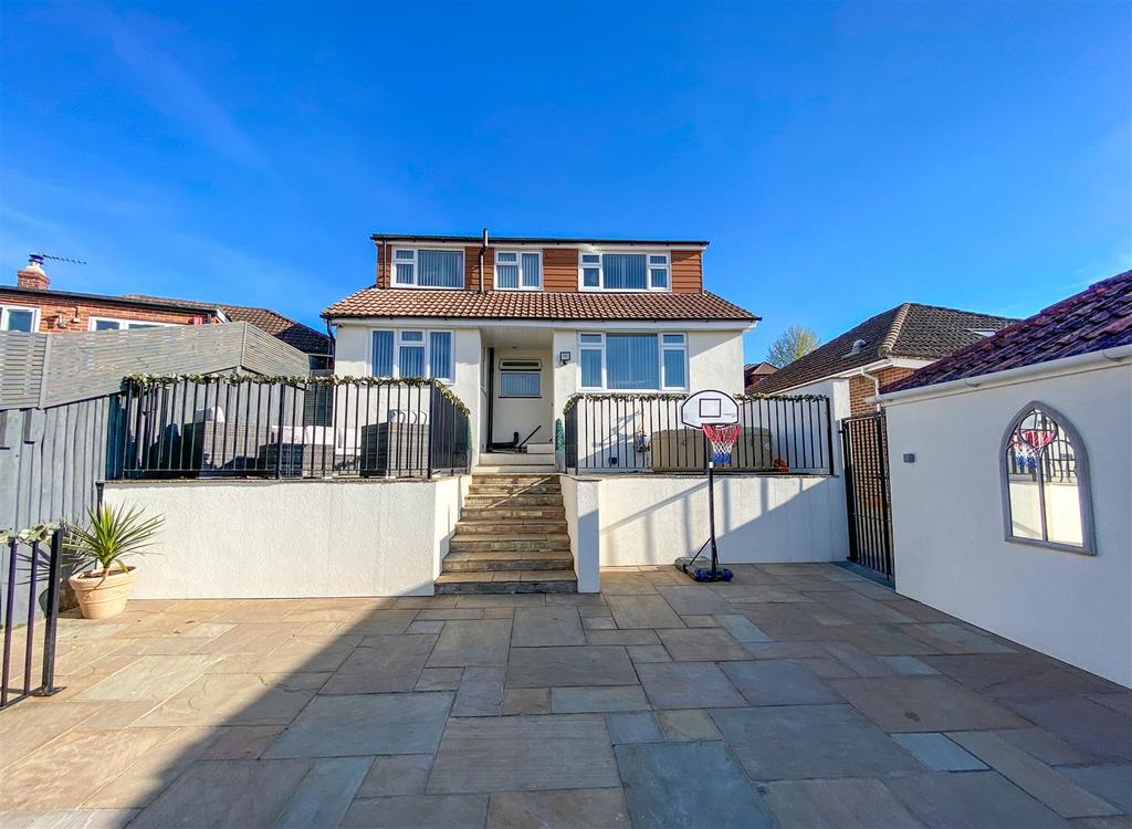 Riverside Avenue, Wallington 4 bed detached house £560,000