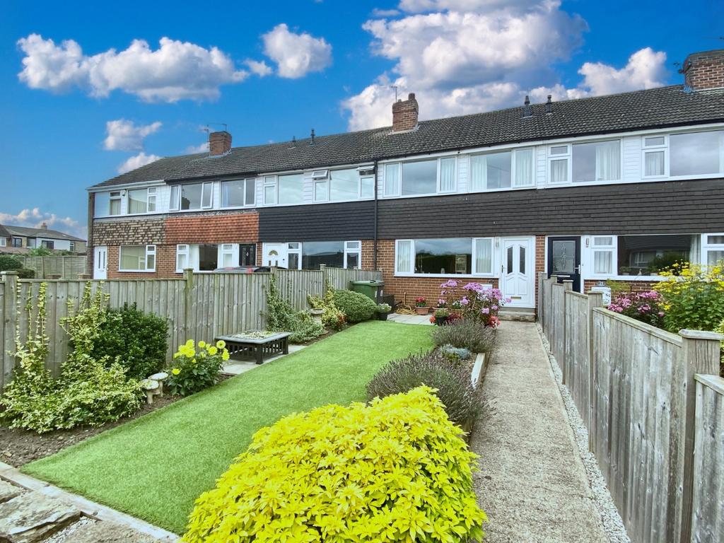 Lower Hall Close, Liversedge, WF15 3 bed townhouse £180,000