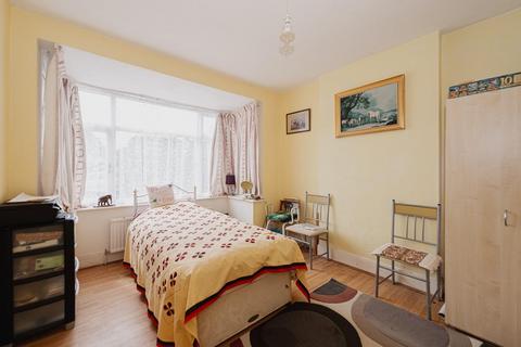 51 Thrigby Road, Chessington, KT9 2AH