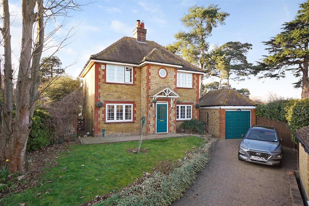 Rooks View, Sittingbourne ME9 3 bed detached house for sale £575,000