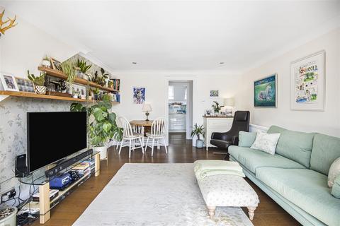 2 bedroom flat to rent, Priory Road, South Hampstead NW6