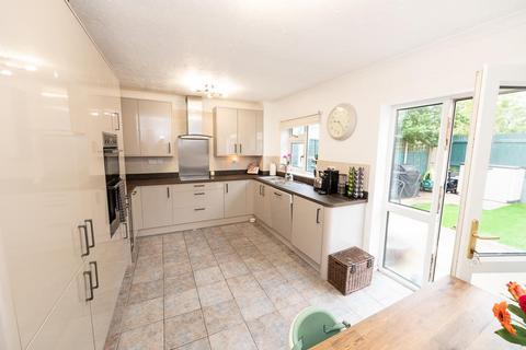 19 Beaver Close, Winterbourne, Bristol, BS36 1QU
