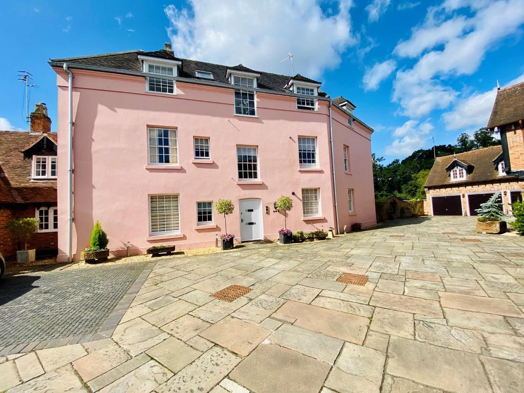 Bridge End, Warwick 2 bed apartment for sale £600,000