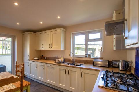 3 bedroom flat for sale - Rabling Road, Swanage, BH19