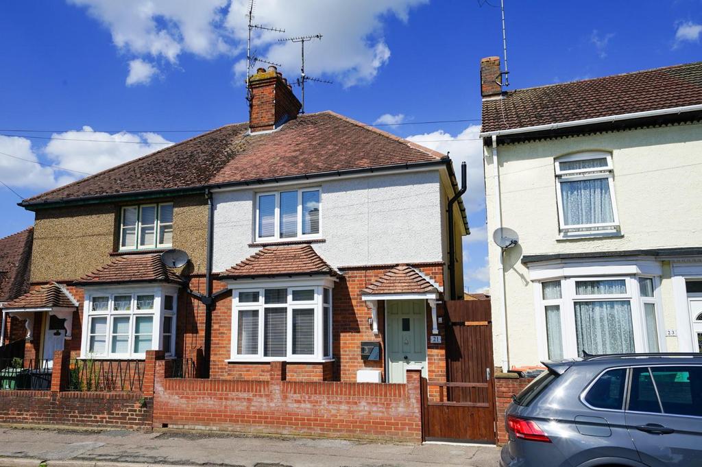 Clarence Road, Leighton Buzzard 3 bed semidetached house for sale £