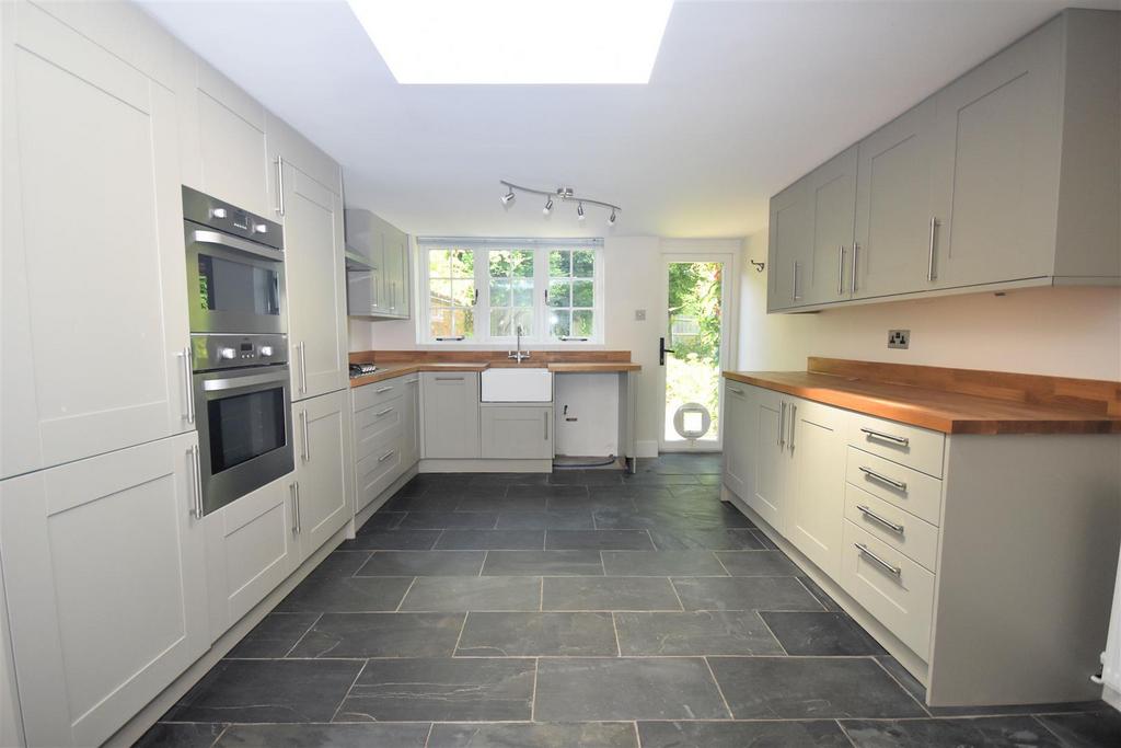Brook End, Weston Turville HP22 2 bed cottage for sale £450,000