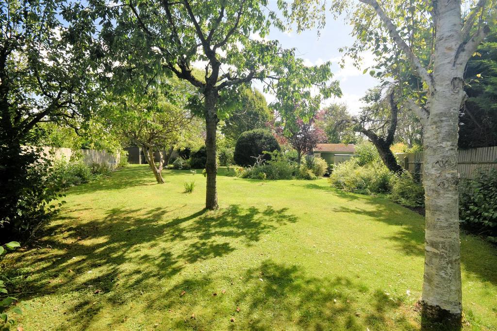 Brook End, Weston Turville HP22 2 bed cottage for sale £450,000