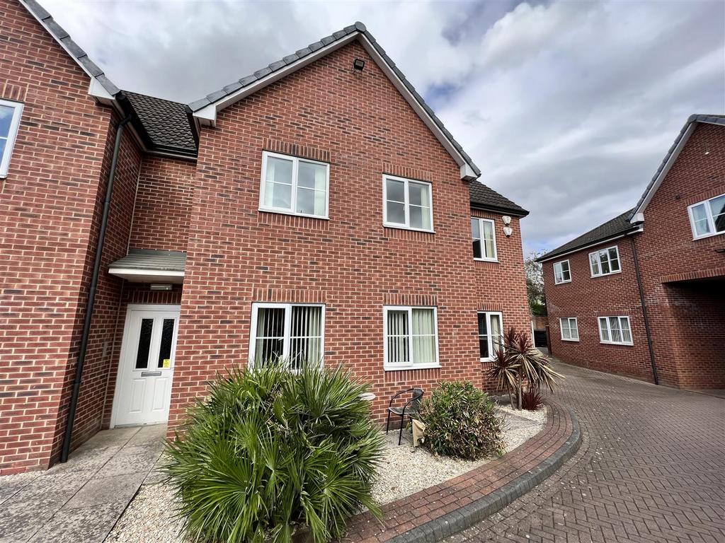 Majestic Court, Darton, Barnsley 2 bed apartment £625 pcm (£144 pw)