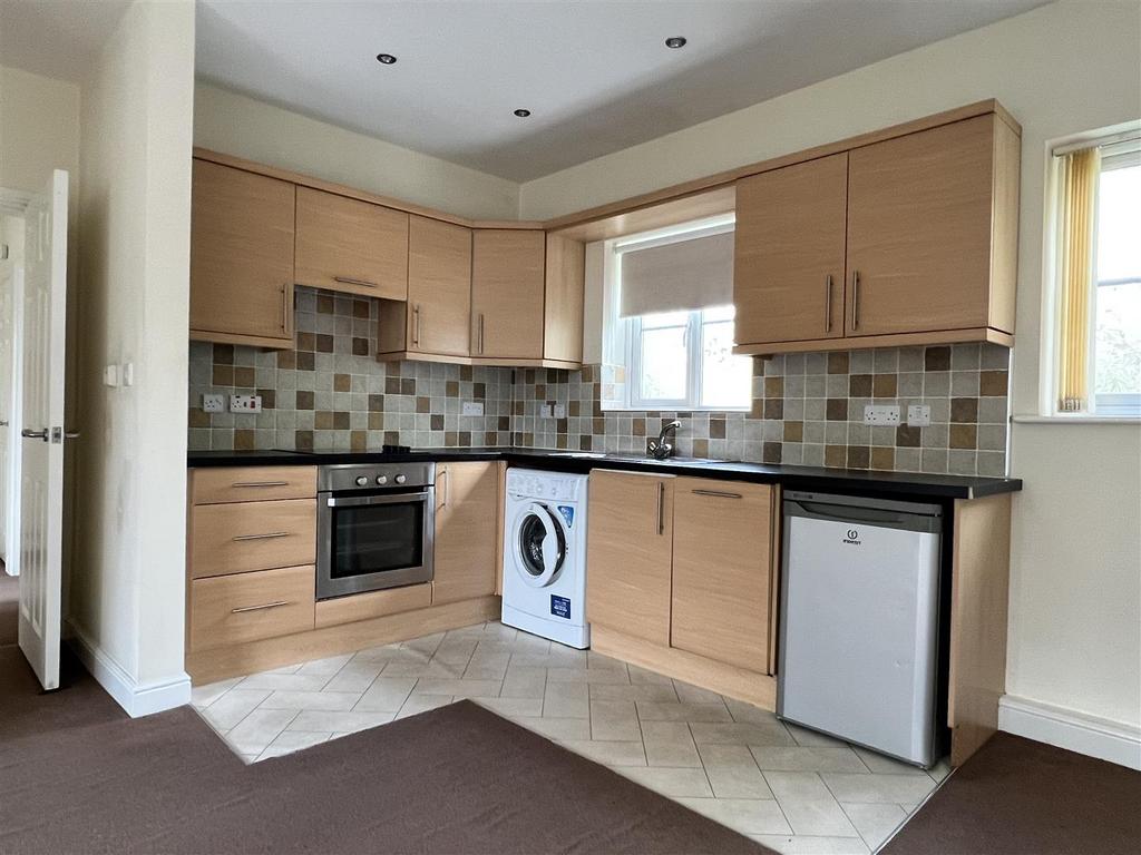 Majestic Court, Darton, Barnsley 2 bed apartment £625 pcm (£144 pw)