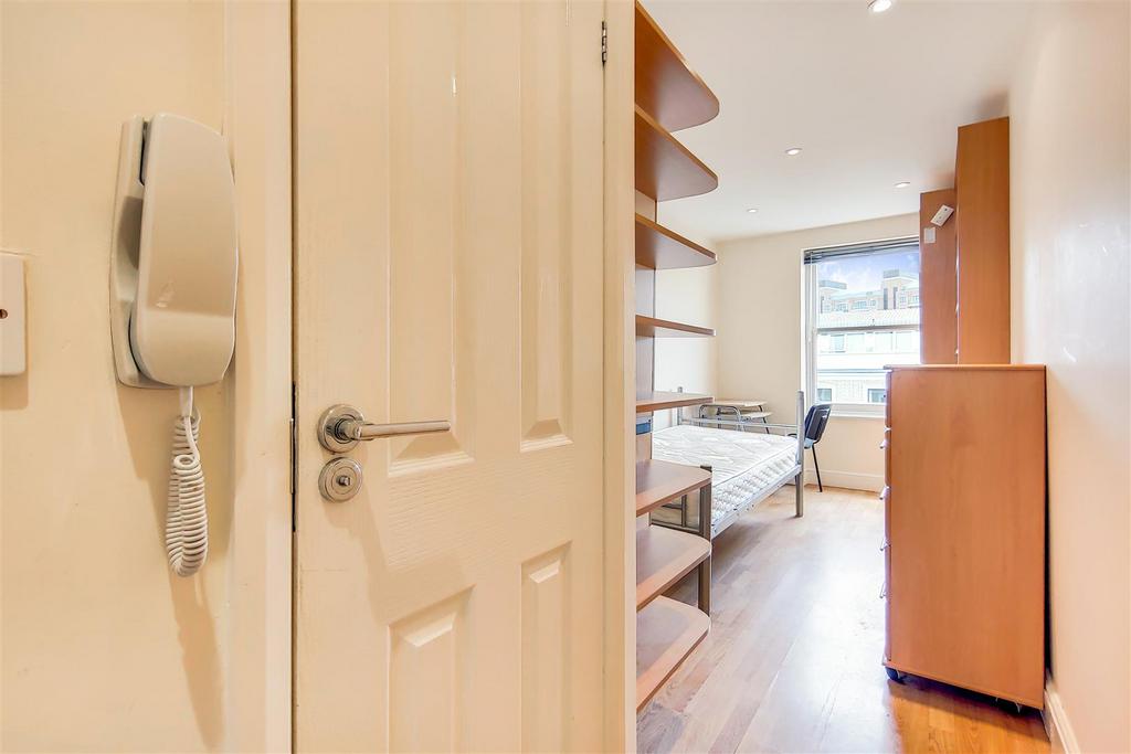Southwell Gardens, London SW7 Studio £1,517 pcm (£350 pw)