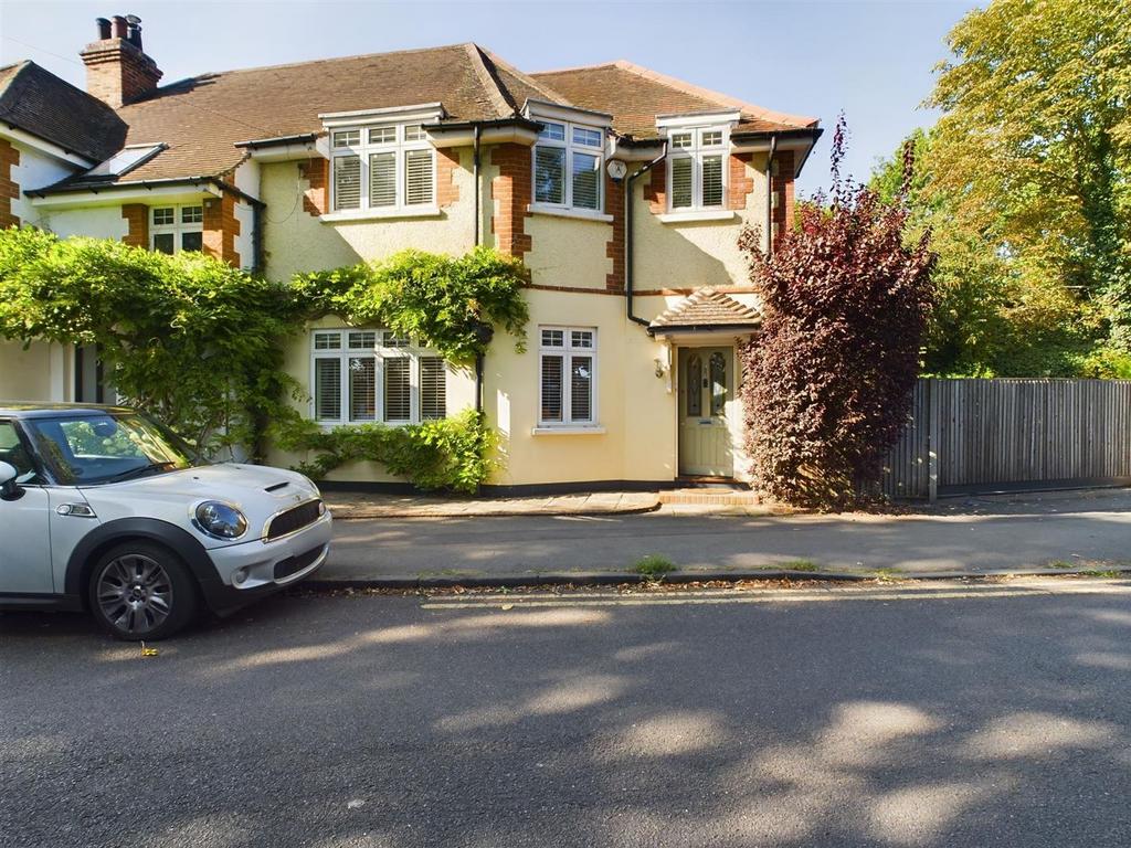 Lower Green Road Esher 3 Bed House £700 000