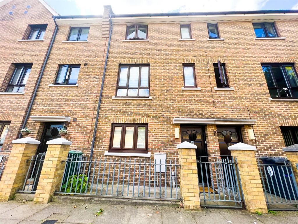 Corn Way, Leytonstone £500 CASH BACK WHEN YOU BUY WITH BIRCHILLS ON