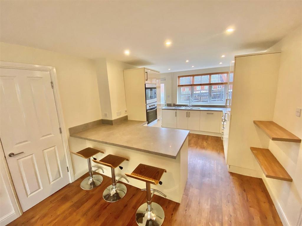 Buxton Road, Macclesfield, Cheshire 4 bed townhouse £295,000