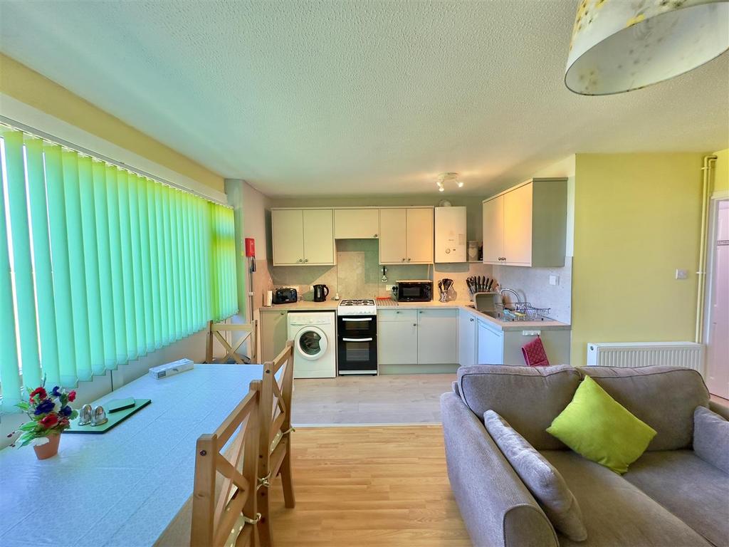 Kitchen Area 2.jpg