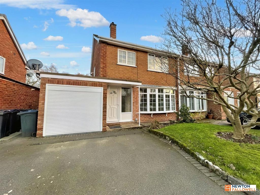 Willmott Road, Four Oaks, Sutton... 3 bed semidetached house £359,500