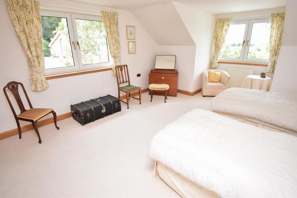 Upstairs bedroom one (2).jpg