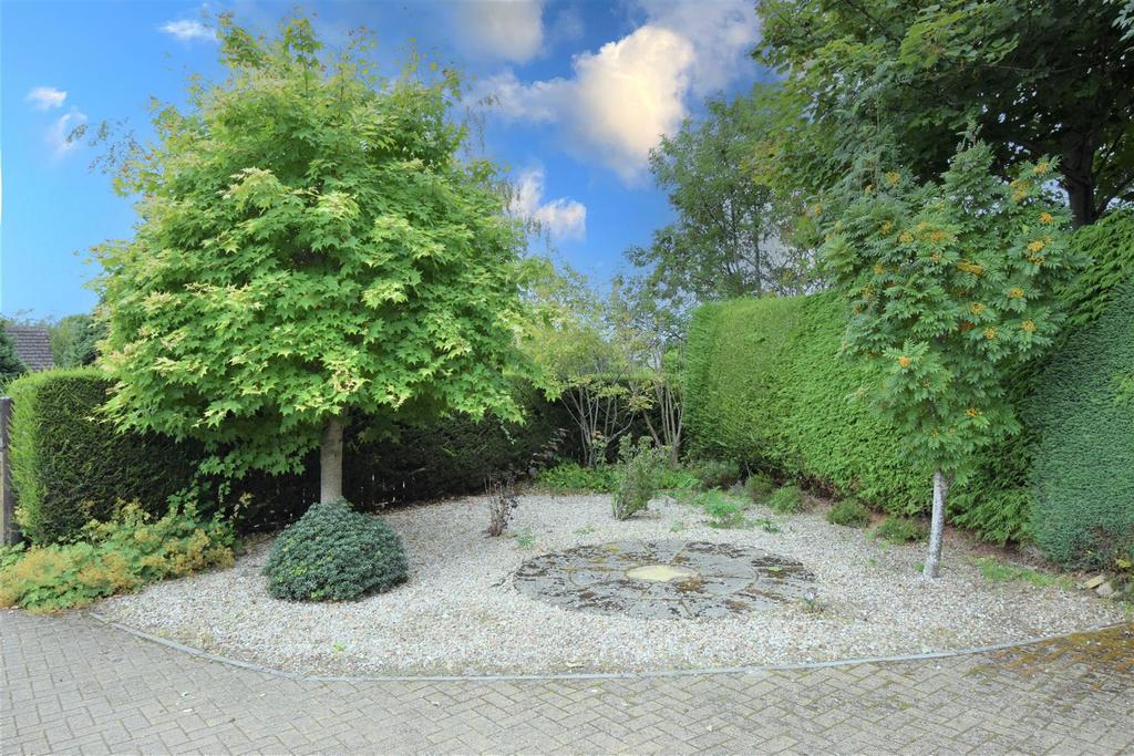 FRONT GARDEN.jpg