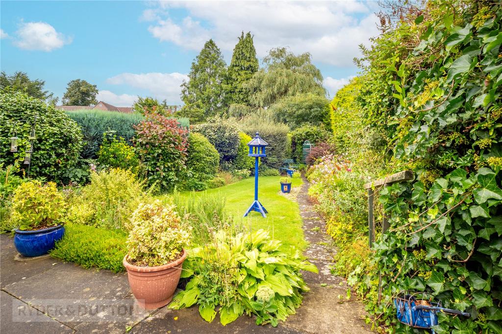 Kirkway, Alkrington, Middleton, Manchester, M24 2 bed bungalow for sale