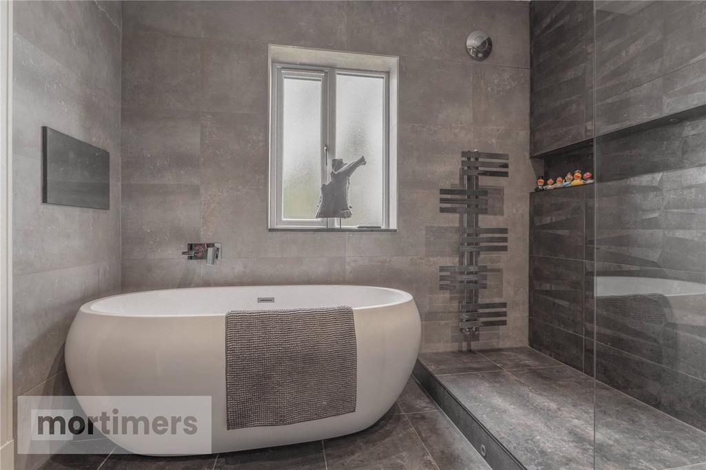 En-Suite Bathroom