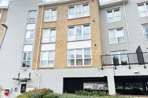 2 bedroom flat for sale - Fisgard Court, Admirals Way, Gravesend, Kent, DA12 2AW