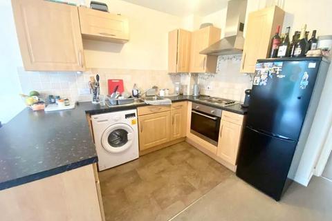2 bedroom flat for sale - Fisgard Court, Admirals Way, Gravesend, Kent, DA12 2AW