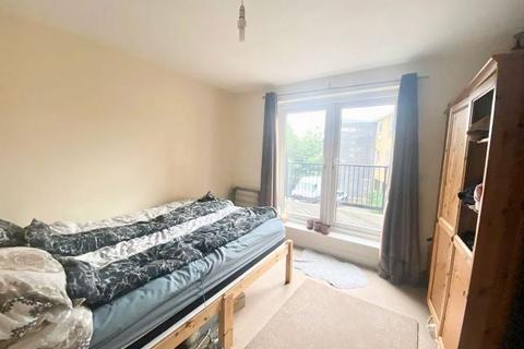 2 bedroom flat for sale - Fisgard Court, Admirals Way, Gravesend, Kent, DA12 2AW