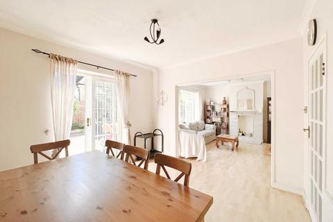 107 Beechcroft Avenue, New Malden, KT3 3EE