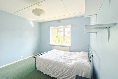 107 Beechcroft Avenue, New Malden, KT3 3EE