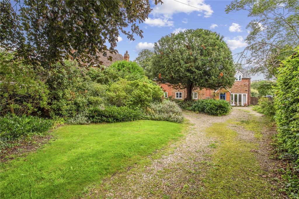 High Street, Upavon, Pewsey, Wiltshire, SN9 4 bed detached house for sale £685,000