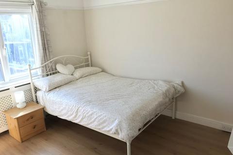 12 Denton Avenue, Westcliff-on-sea, SS0 0JX