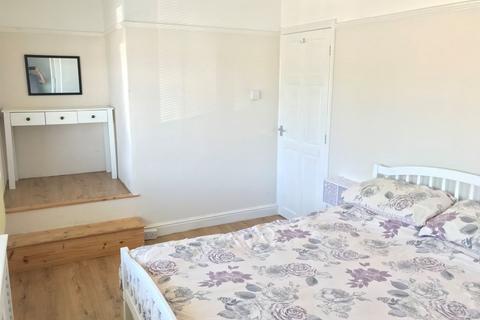 12 Denton Avenue, Westcliff-on-sea, SS0 0JX