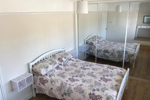 12 Denton Avenue, Westcliff-on-sea, SS0 0JX