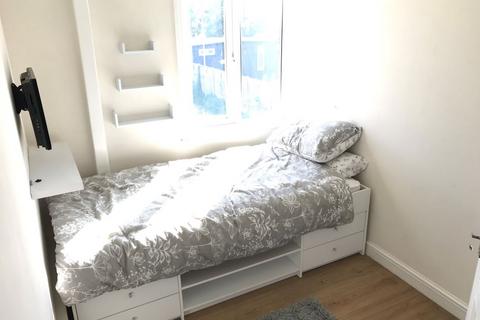12 Denton Avenue, Westcliff-on-sea, SS0 0JX