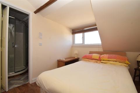 6 Dean Road, Scarborough, YO12 7SN